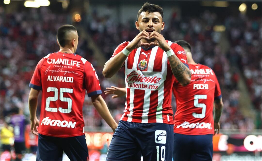 Alexis Vega festeja frente al público rojiblanco / Foto: Imago7