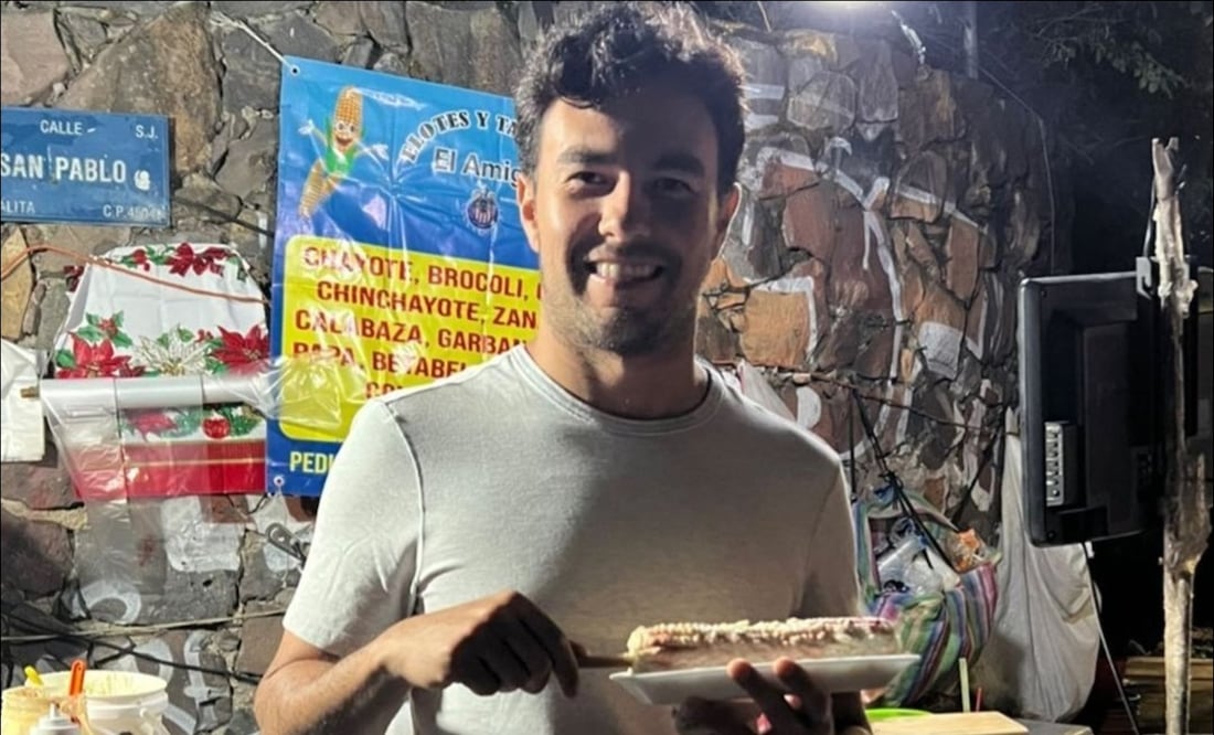 Checo Pérez está de vacaciones y aprovechó para comerse un elote en  Guadalajara