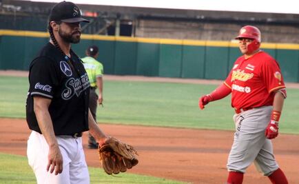 Pitcher de Saraperos, expulsado del equipo por golpear a su novia