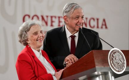 AMLO felicita a Elena Poniatowska por su cumpleaños 88