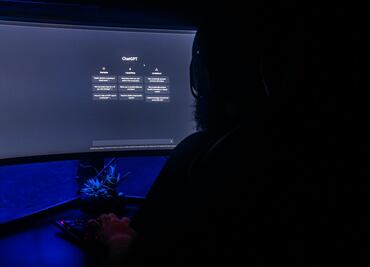 Exejecutivo de Yahoo asesinó a su madre y se suicidó; investigan su actividad con ChatGPT