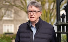 Exministro británico pide más de 600 mil euros de indemnización tras destitución por lazos con Epstein; debería devolverlo: gobierno