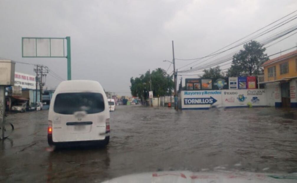 Lluvia anega la México-Pachuca; Mexibús cierra estaciones 