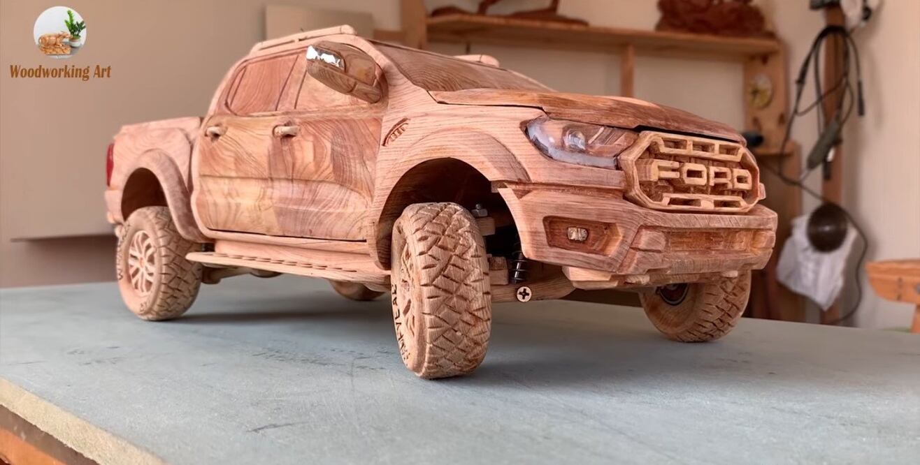 Conoce la camioneta hecha de madera completamente funcional