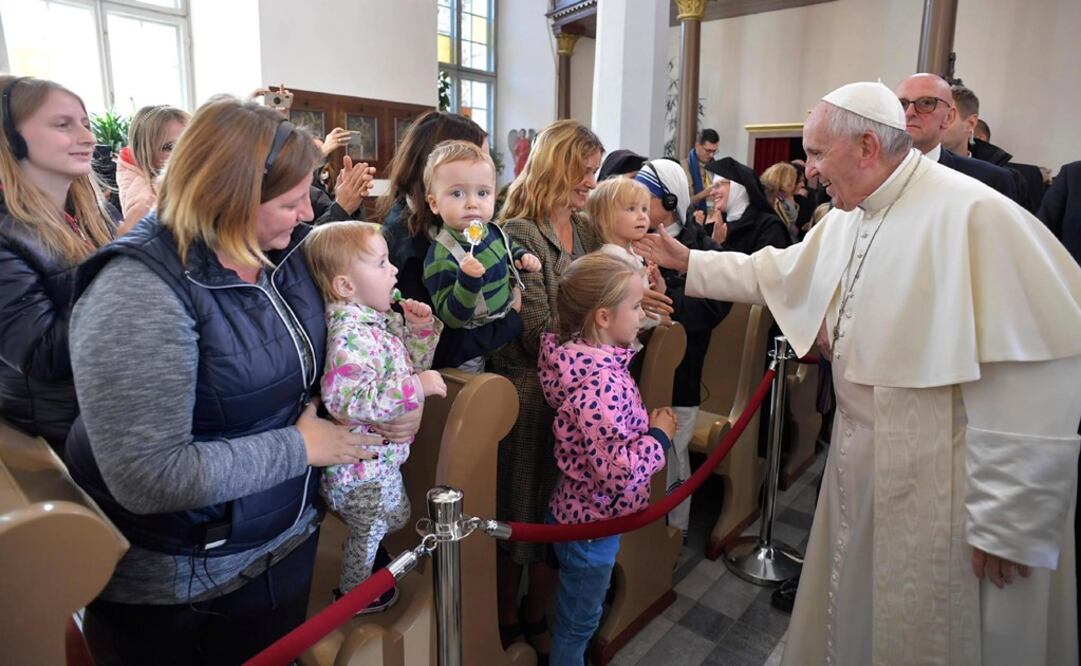 El papa Francisco visita la catedral de San Pedro y San Pablo en Tallin (Estonia) (Foto: EFE)