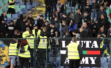 Arrestan a los aficionados racistas búlgaros