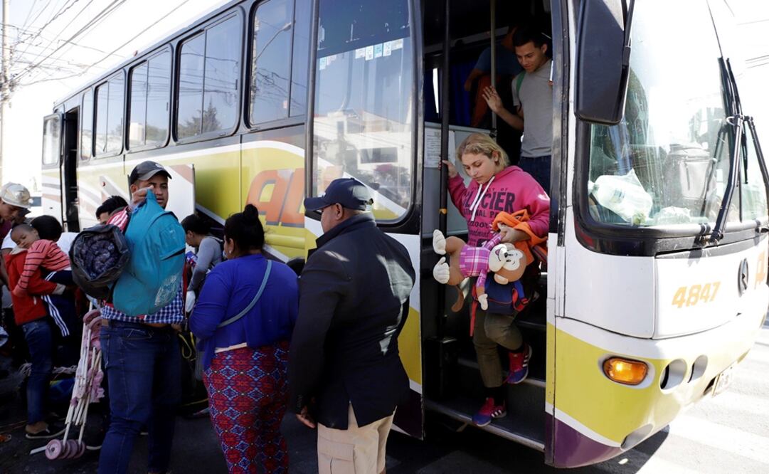 En Puebla, las autoridades estatales reportaron por la tarde la llegada de 550 personas (Foto: EFE)