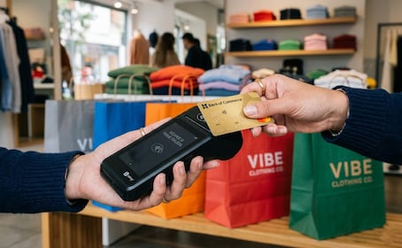 ¿Vas a dar el tarjetazo? La razón por la que los meses sin intereses afectan tus finanzas actuales