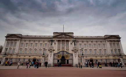 Detienen a hombre que trepó las rejas del palacio de Buckingham