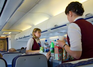 La bebida que las sobrecargos odian servir a los pasajeros