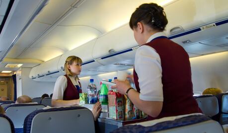 La bebida que las sobrecargos odian servir a los pasajeros
