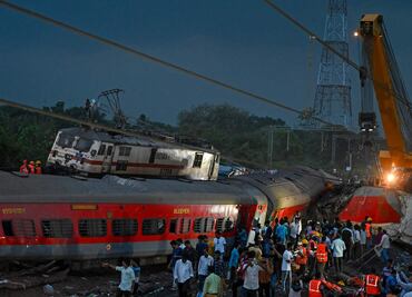 India: Error humano habría provocado choque de trenes, según primeras investigaciones