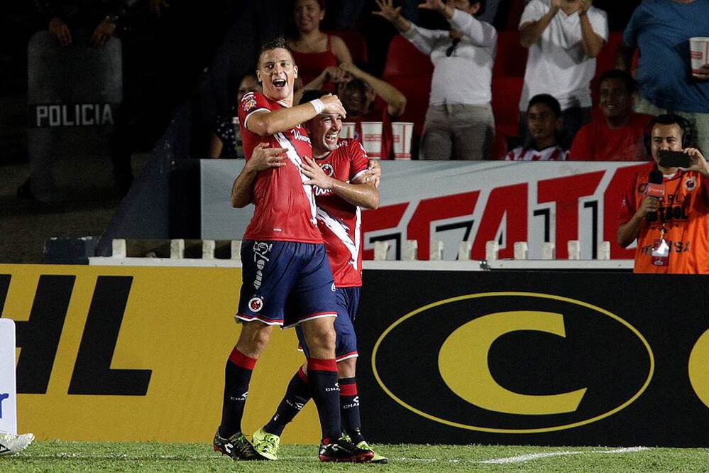 Julio César Furch anotó un gran gol de cabeza y así lo celebró (SAÚL RAMÍREZ. IMAGO7)
