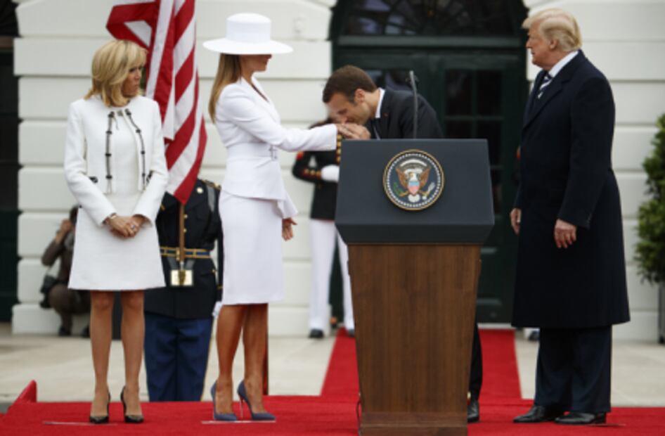 Donald Trump dice a Emmanuel Macron: "Seamos fuertes, estemos unidos"