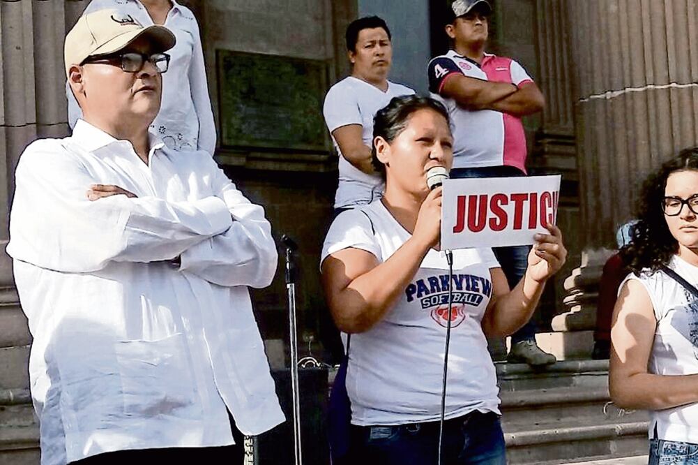 A la protesta acudió Verónica Oviedo, madre de Leslie Rubí, de 17 años, quien fue encontrada muerta el 24 de junio; suman 36 feminicidios, según ONG. (DAVID CARRIZALES. EL UNIVERSAL)