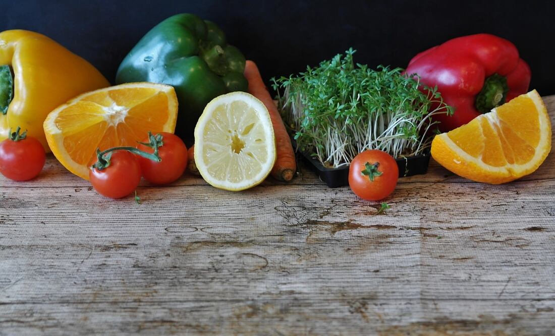 La falta de saliva también es conocida como xerostomía pero puede ser combatida con ciertos alimentos (Crédito: Pixabay y Pexels)