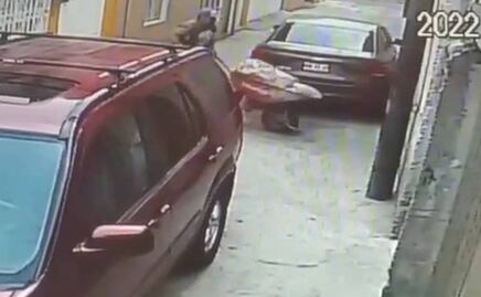 Captan el momento en que abandonan cuerpo de Susana dentro de un costal