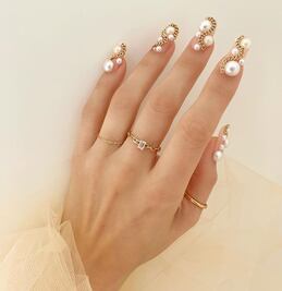 Uñas joya, la nueva tendencia de manicura de este 2020
