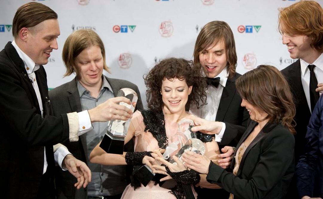 Los integrantes de Arcade Fire posan en los HUNO Awards, en 2001. FOTO: Archivo.