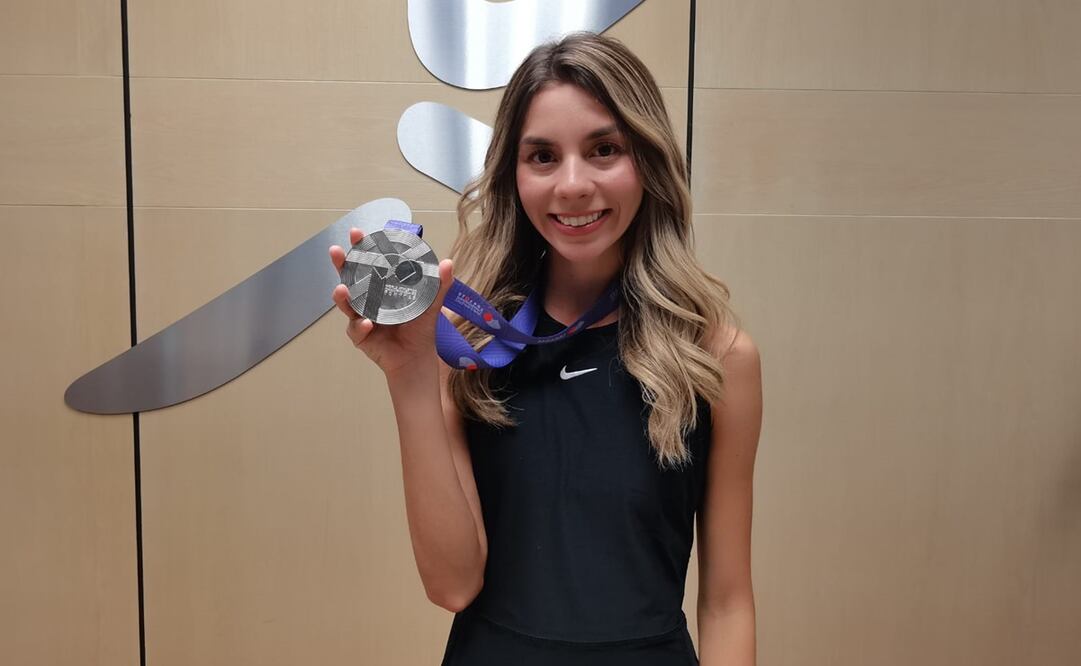 Alegna González, agradecida con Rommel Pacheco y la Conade / Foto: Leobardo Vázquez - EL UNIVERSAL