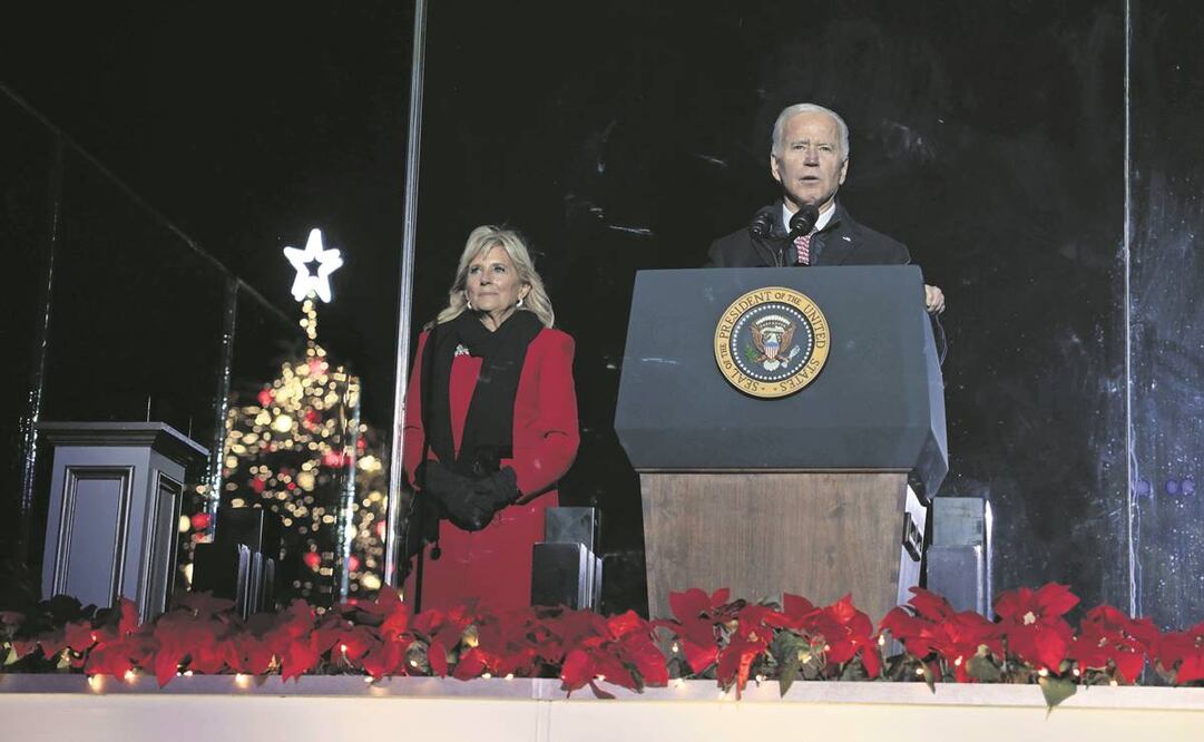 El presidente de Estados Unidos, Joe Biden, con la primera dama, Jill, en la ceremonia del encendido del Árbol de Navidad, en la Elipse, en Washington. Foto: Anna Moneymaker/AFP.