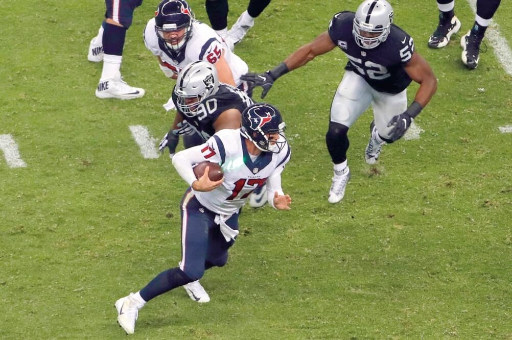 En el Texans-Oakland usaron láser verde contra Osweiler. (ARCHIVO. EL UNIVERSAL)