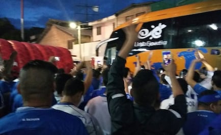 Agreden a México en su llegada al Cuscatlán