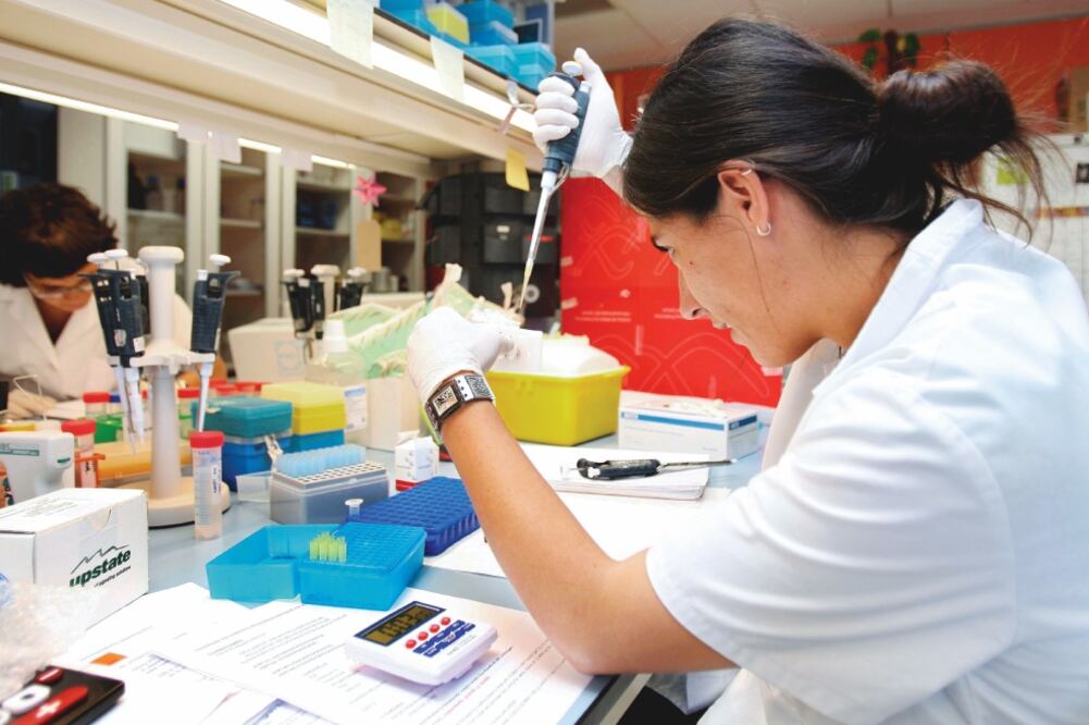 El titular de la Cofepris señala que el valor del mercado farmacéutico en México alcanzó aproximadamente los 200 millones de pesos en 2014, que lo ubica entre los principales a nivel mundial y el segundo en Latinoamérica (ARCHIVO EL UNIVERSAL)