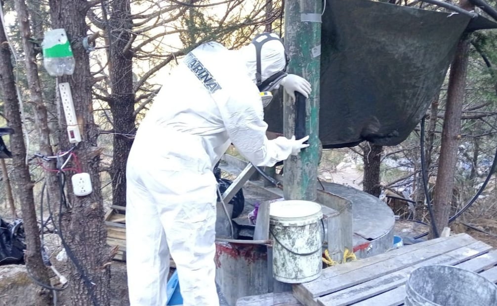 Lo hallado en laboratorios clandestinos de droga en inmediaciones del poblado de La Galancita, Durango. Foto: Semar