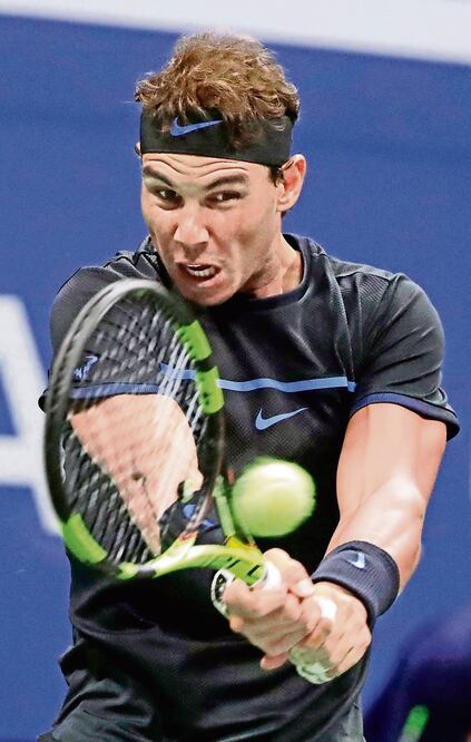 Aunque no cedió sets, Nadal tuvo un duelo de altibajos (JASON SZENES. EFE)
