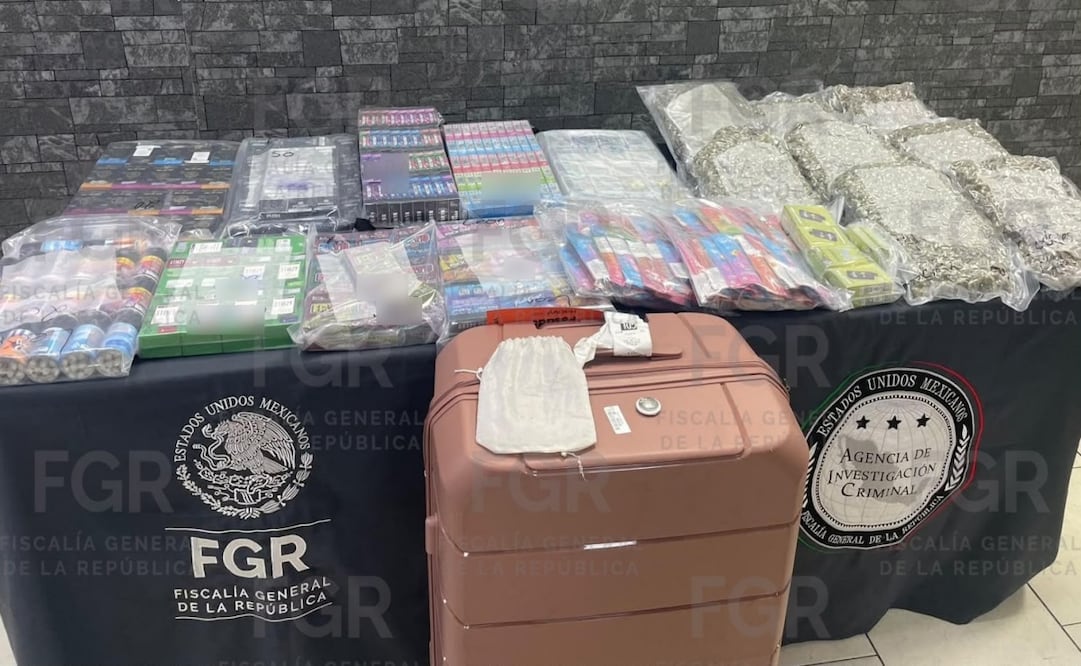 Detienen a pasajero con vapeadores y cigarrillos con marihuana en aeropuerto de Monterrey. Foto: Especial