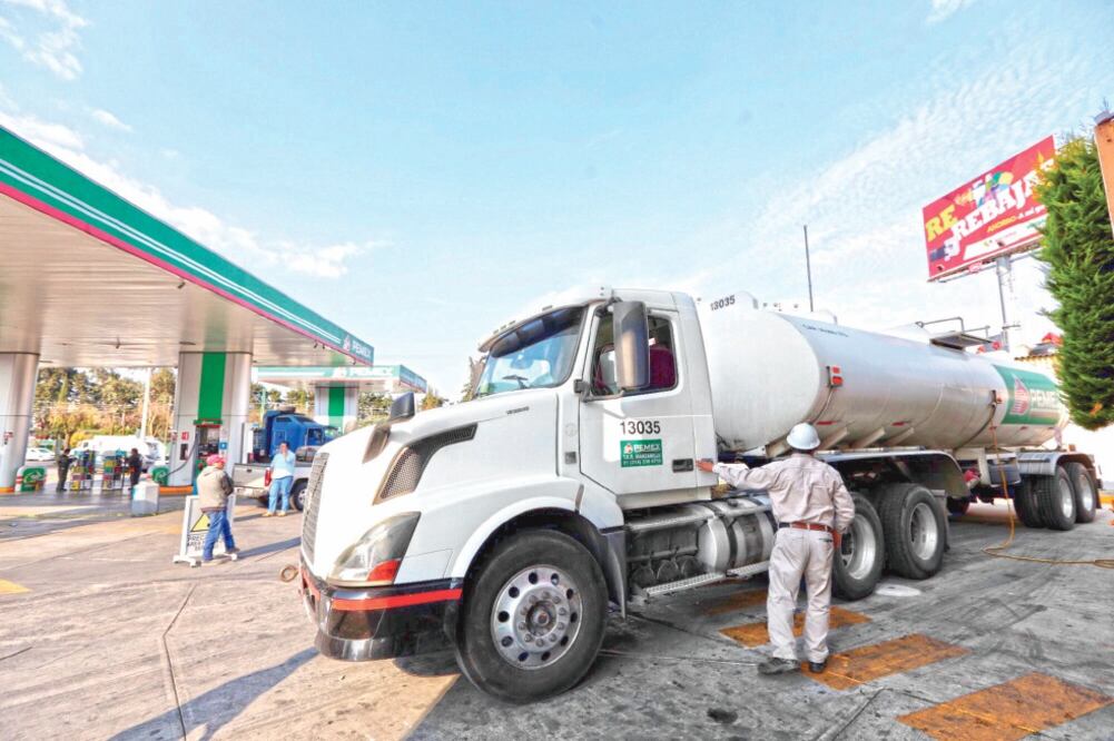 Moody ’s dice que si bien el cierre de ductos y el transporte de combustible en pipas es más costoso, tendrá efectos de un choque transitorio, como las huelgas. Foto: ARCHIVO EL UNIVERSAL