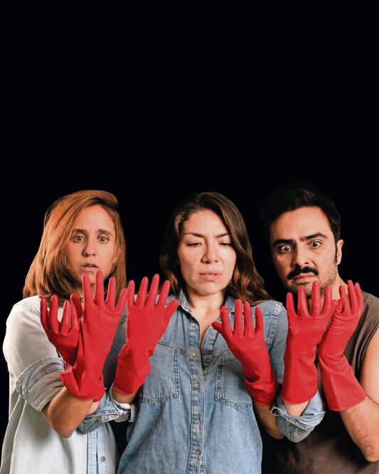 Adriana Montes de Oca, que alterna con Angélica Bauter, y Santiago Zenteno están dispuestos a hacer lo que sea por levantar el telón. Foto: Cortesía