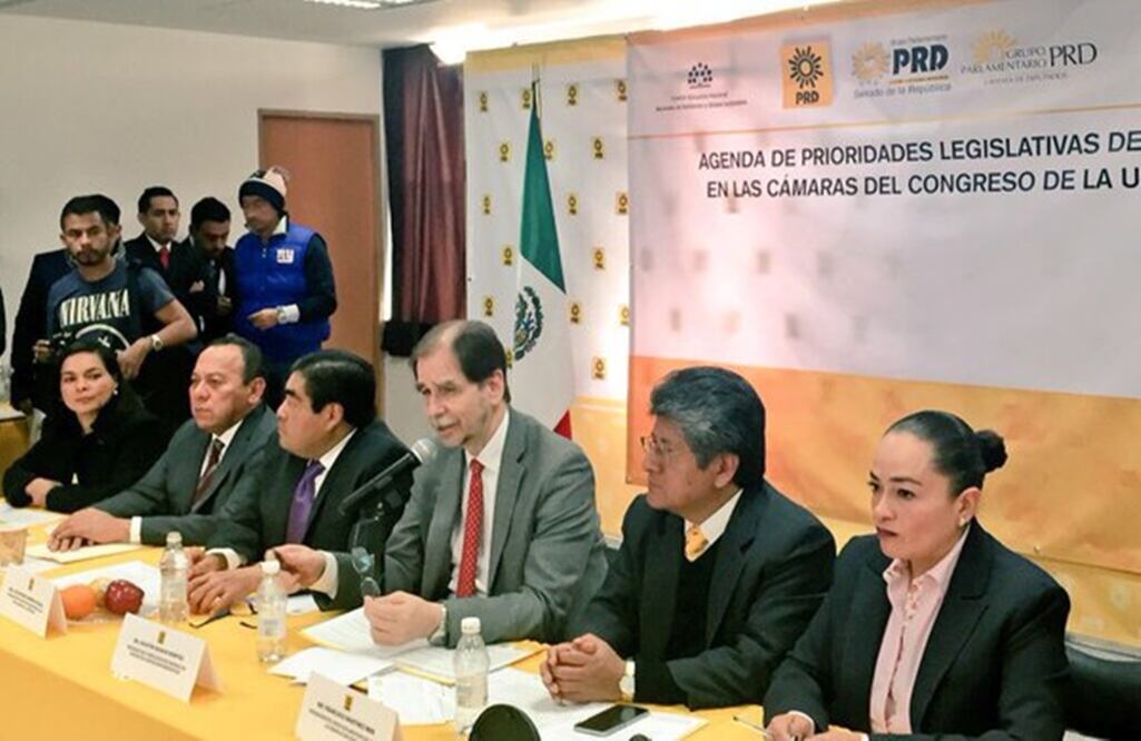 Agustín Basave indicó que la investigación de la PGR fue usada con tintes políticos y partidistas para afectar al PRD (Foto: @PrensaBasave)