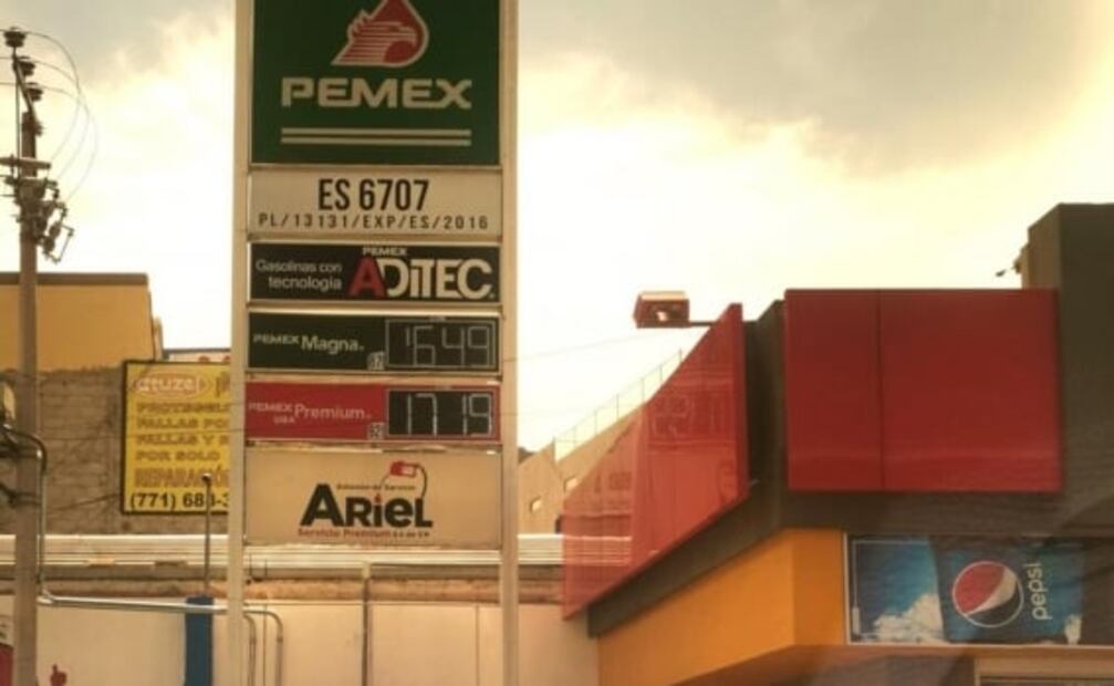 Baja precio de gasolina en varios estados; venden en 15 pesos el litro