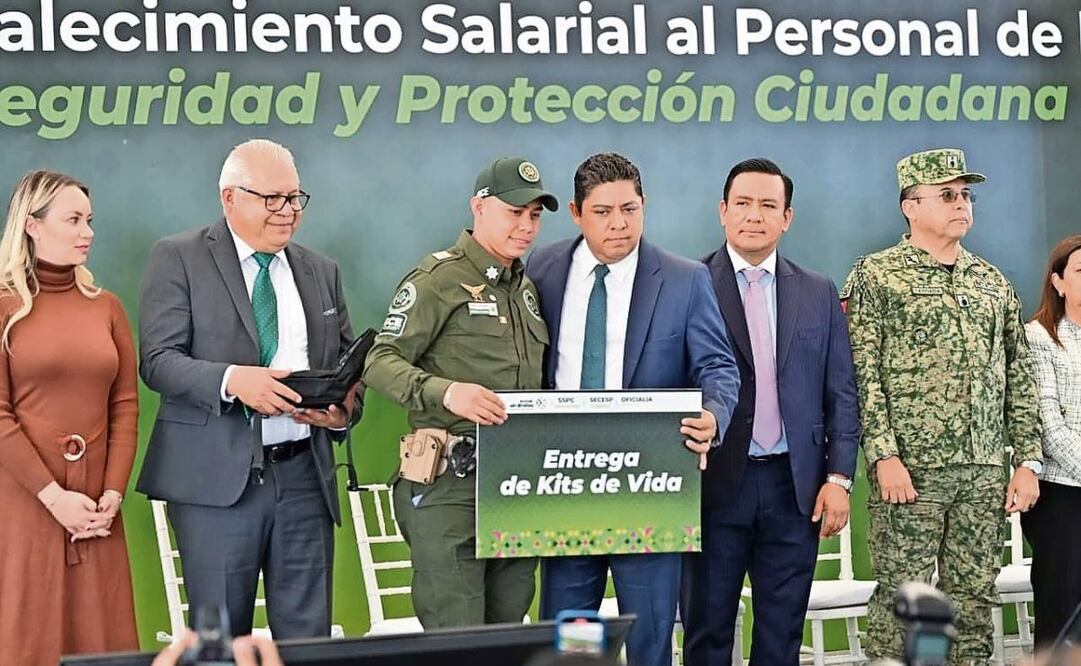 El gobernador dijo que la meta es que la Guardia Civil Estatal sea la policía mejor pagada de México para 2026. Foto: Especial