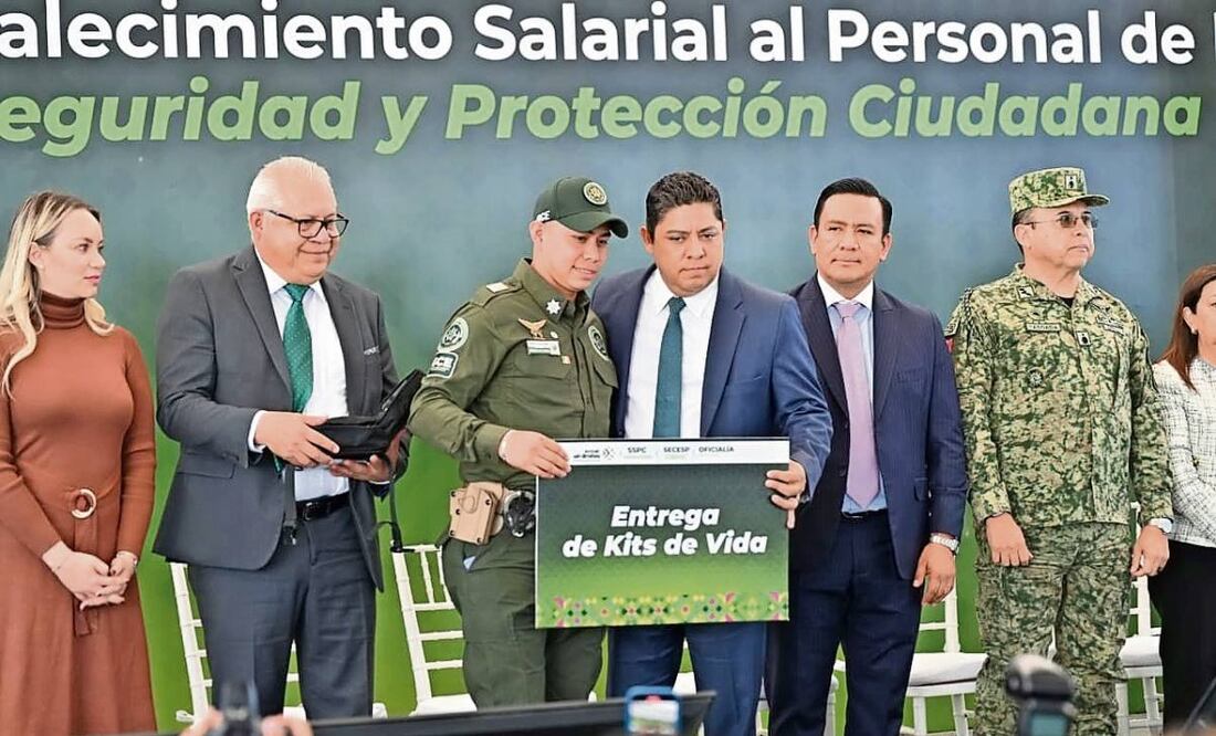 El gobernador dijo que la meta es que la Guardia Civil Estatal sea la policía mejor pagada de México para 2026. Foto: Especial