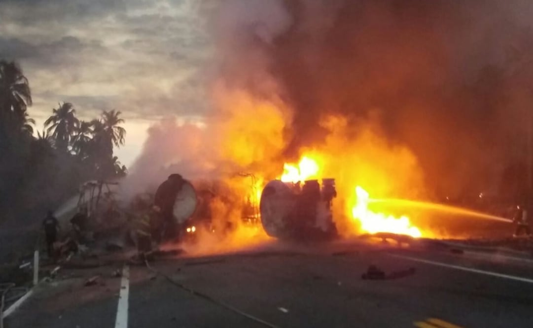 Choque de la autopista Siglo XXI de este jueves. Foto: Especial