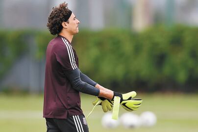 Guillermo Ochoa muy cerca de regresar con América
