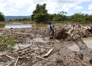 Suman 240 muertos por tormenta en Filipinas
