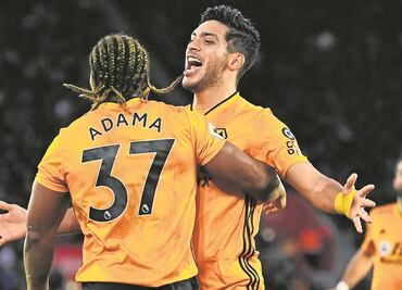 Siguen los halagos por Raúl Jiménez en Inglaterra