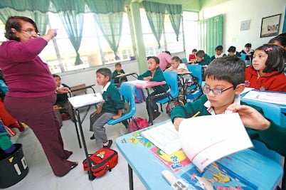 Diputado propone dar becas sin importar calificaciones