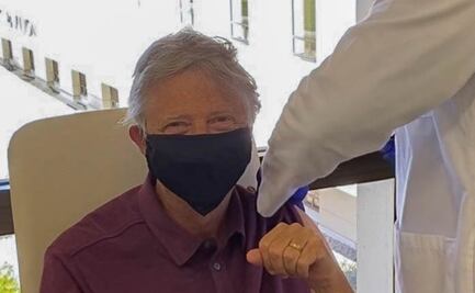 Bill Gates recibe vacuna contra Covid-19
