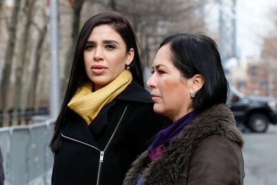 La sonrisa de "El Chapo" a Emma Coronel en NY