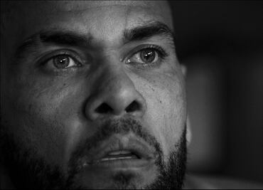 Fiscalía se opone a que Dani Alves siga su caso en libertad provisional; consideran que existe riesgo de fuga