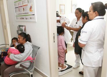 ¿Qué es el Seguro Médico Siglo XXI, que niega AMLO vaya a desaparecer?