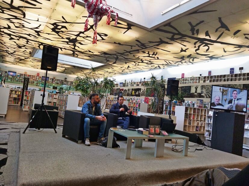 Desde la librería Rosario Castellanos se siguió la lectura de Jon Fosse en Estocolmo. Estuvieron Eduardo Rabasa, editor de Sexto Piso, y Ernesto Kavi, traductor y editor de la poesía del Nobel. Foto: Yanet Aguilar | El Universal