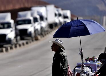 FOTOS: Así se ven las filas de camiones varados en la frontera norte por la imposición de aranceles
