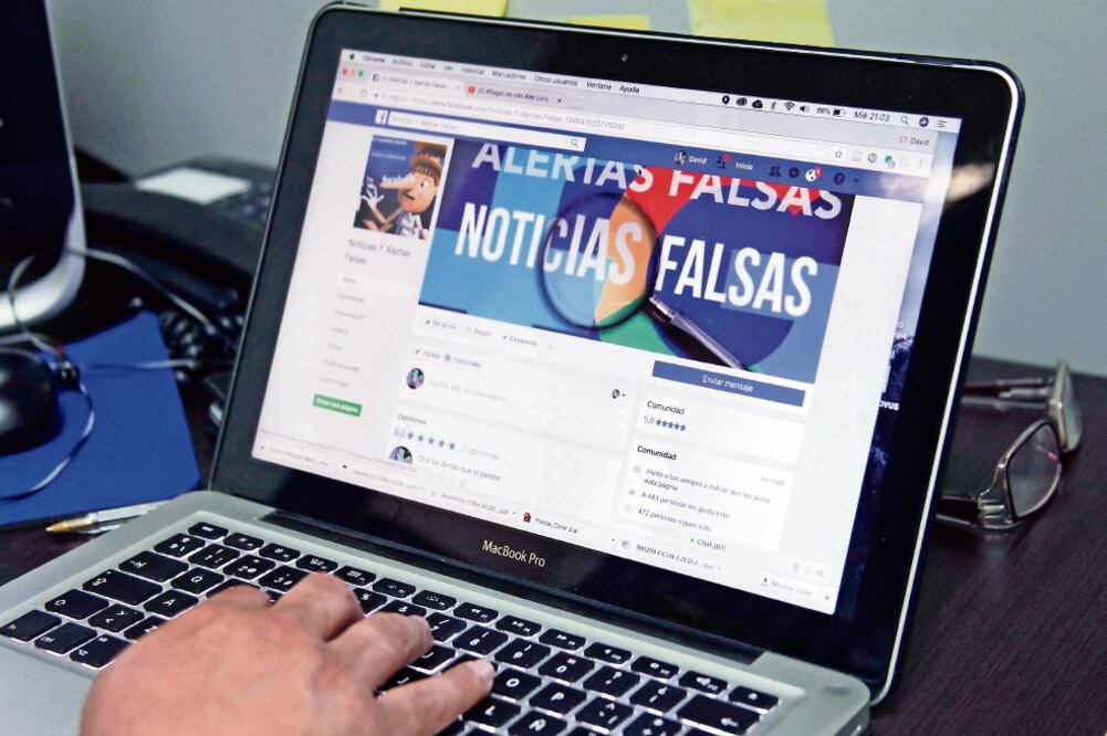 Especialistas afirman que desde internet también se invierte en portales que difunden fake news en contra o a favor de un candidato. (ARCHIVO EL UNIVERSAL)