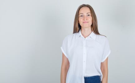 Cómo quitar las manchas del cuello de la camisa